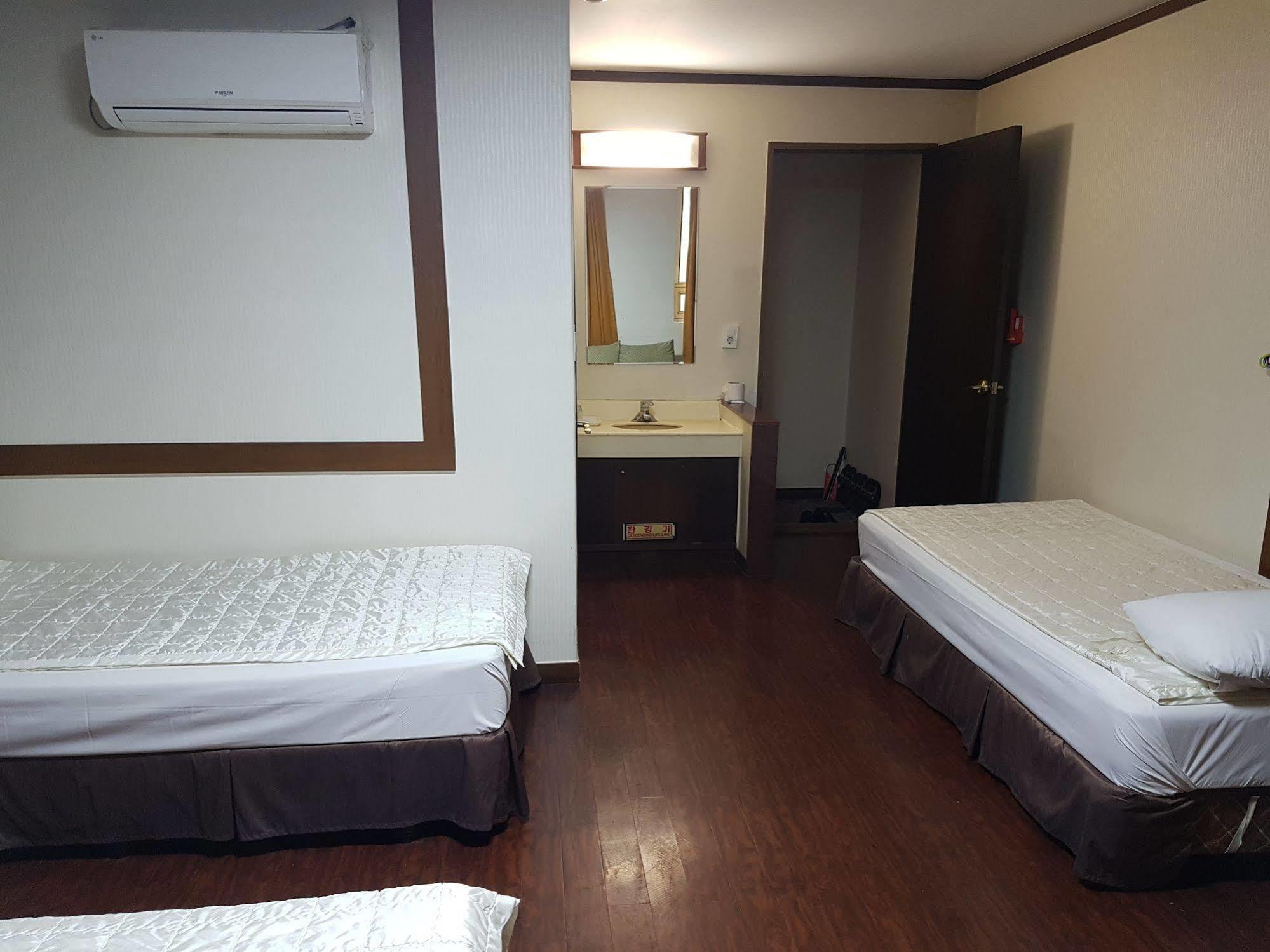 New Boolim Tourist Hotel โซล ภายนอก รูปภาพ